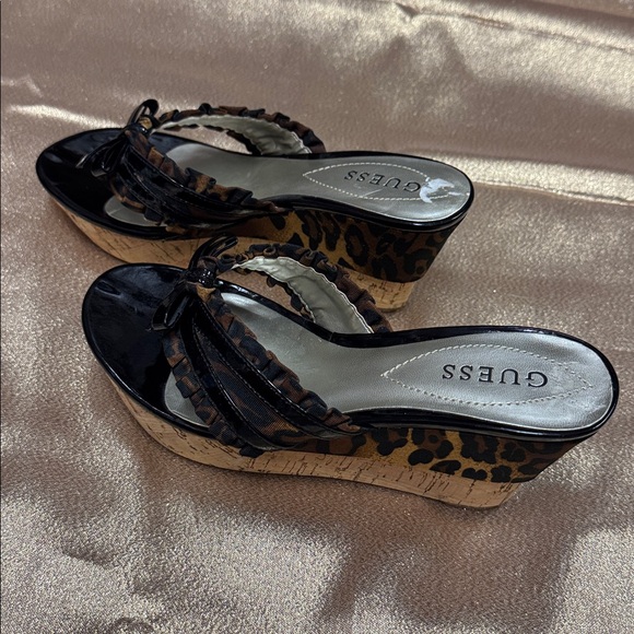 Guess Black and Brown Leopard Print Sandal Wedge - Size 7.5 - Picture 3 of 6